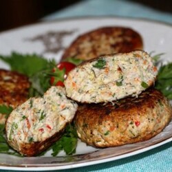 Куриные котлетки с творогом и овощами