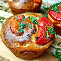 Кексы с креветками и помидорами