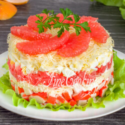 Салат с грейпфрутом и крабовыми палочками