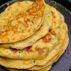 Творожно сырный омлет на сковороде