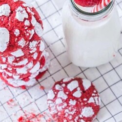 Печенье красный бархат с трещинками