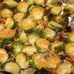 Брюссельская капуста с чесноком и пармезаном