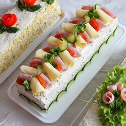 Новогодние закусочные торты: 5 рецептов | Смачно