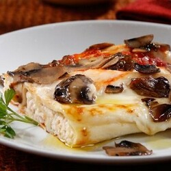 Каннеллони с грибами и ветчиной