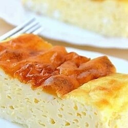 Пышный омлет с молоком: 9 рецептов приготовления на сковороде и в духовке