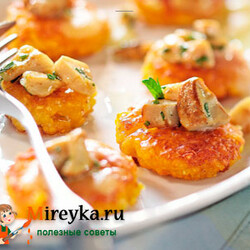 Обжаренные рисовые котлетки с белыми грибами