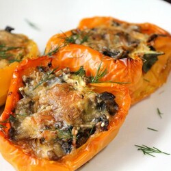 Фаршированный перец с грибами и сыром