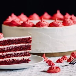 Торт «Красный бархат» - классический рецепт коржей, крема, начинки с малиной или вишней