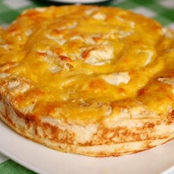 Шикарный мясной пирог без теста: получается сочным и готовится всего за полчаса