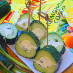 Канапе из огурчиков с пикантной творожной начинкой #махеевънаприроде