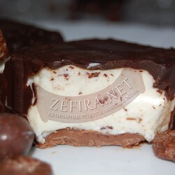 Творожный десерт в шоколаде без выпечки