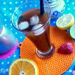 Холодный кофе с апельсином. Ингредиенты: апельсины, кофе свежесваренный, сахар коричневый