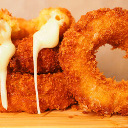 Луковые кольца с моцареллой