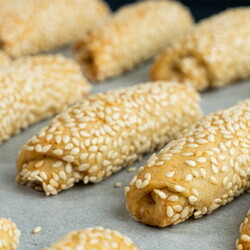 Выпечка без яиц и сливочного масла: дешевое и вкусное банановое печенье с кунжутом. Получается целый противень вкуснятины к чаю