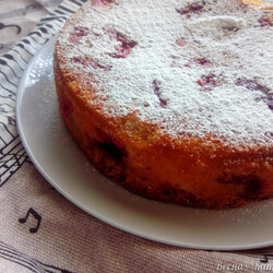 Кукурузный пирог со сливами, рецепт с фото