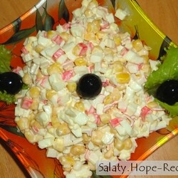 Салат из крабовых палочек классический