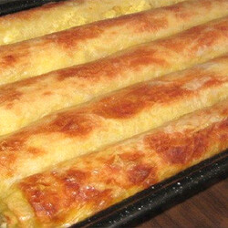 Накрываю стол (нагружаю рулетами из лаваша) за 15 минут. Исчезает всё!