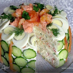 Скандинавский закусочный торт. Ингредиенты: хлеб белый, сыр буко, сметана жирная