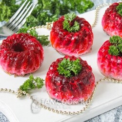 Заливная килька под шубой — рецепт с фото