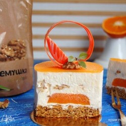 Муссовое пирожное с морковью, мандаринами и грецкими орехами. Ингредиенты: яйца куриные, мука, сахар