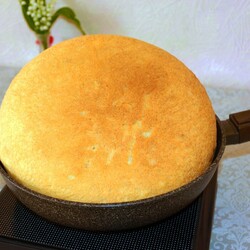 Выпекаем вкусный домашний хлеб на обычной сковороде: такой же мягкий и с хрустящей корочкой