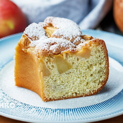 «Я уверен, что вы съедите ее до последнего кусочка»: идеальная шарлотка от Евгения Клопотенко. Невероятная вкуснятина