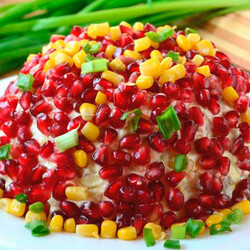 Салаты с гранатом и копченой курицей – праздник вкуса