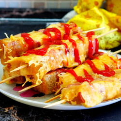 Сосиска с хлебом в сырной шубке