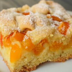 Пирог с абрикосами: рецепт очень простого и быстрого теста для сладкой выпечки. Фрукты можно взять другие