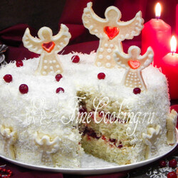 Торт кокосовый с клюквой