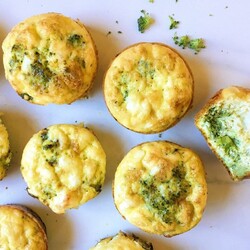 Маффины с брокколи, зеленым горошком и фетой - Это со вкусом!