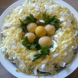 Салат с курицей и грибами - рецепт приготовления в домашних условиях