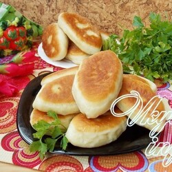Жареные пирожки с мясом и рисом