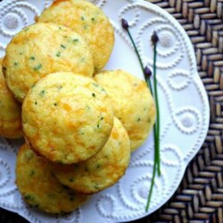 Сырные маффины с кукурузной мукой