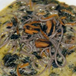 Сырный суп с гречневой лапшой и мидиями, пошаговый рецепт с фото