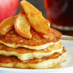 Диетические овсяные оладушки с яблоком и отрубями. Рецепт