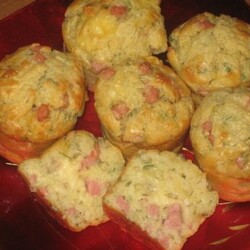 Маффины закусочные с колбасой и сыром