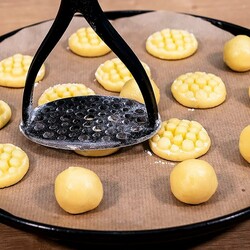 Осторожно, слишком вкусное печенье со сгущенкой: готовится за 20 минут, а главное почти все ингредиенты есть дома