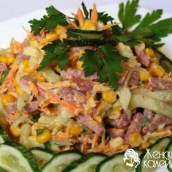 Салат с копченой колбасой и морковью