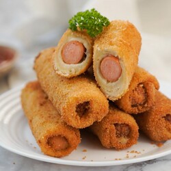 Хлебные роллы с сосисками и сыром