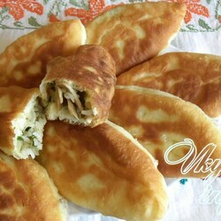 Жареные пирожки с грибами и рисом