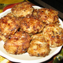 Рисово - рыбные ( с консервы ) котлеты  с овощами