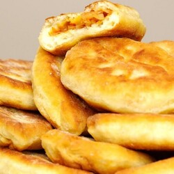 Гора пирожков с капустой за 20 минут: как быстро приготовить пышное и мягкое тесто на кефире?