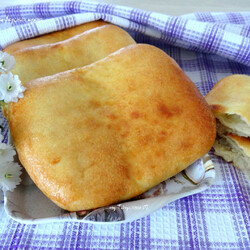 Сдобные лепешки с начинкой