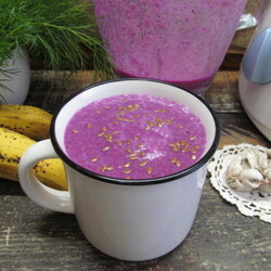 Смузи из красной капусты с бананом и малиной