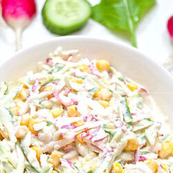 Салат из редиски с огурцом и яйцами