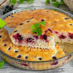 Воздушный манник на кефире с ягодами