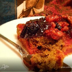 Пурпуровый(свекольный) кекс с черносливом и орехами. Ингредиенты: свекла, маргарин, сахар