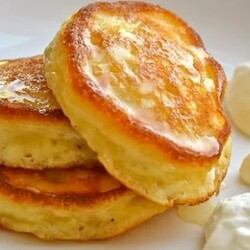 Оладьи на сыворотке пышные с яйцом и без яиц - очень вкусные дрожжевые рецепты и без дрожжей