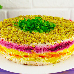 Слоёный салат «мой генерал» на праздничный стол